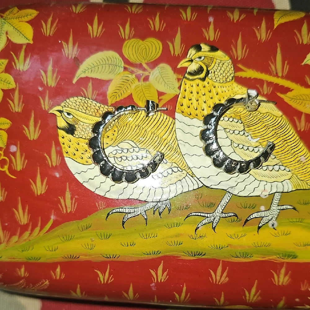 Silver Scalloped 1-Inch Hoop Earrings - Picture 6 of 8